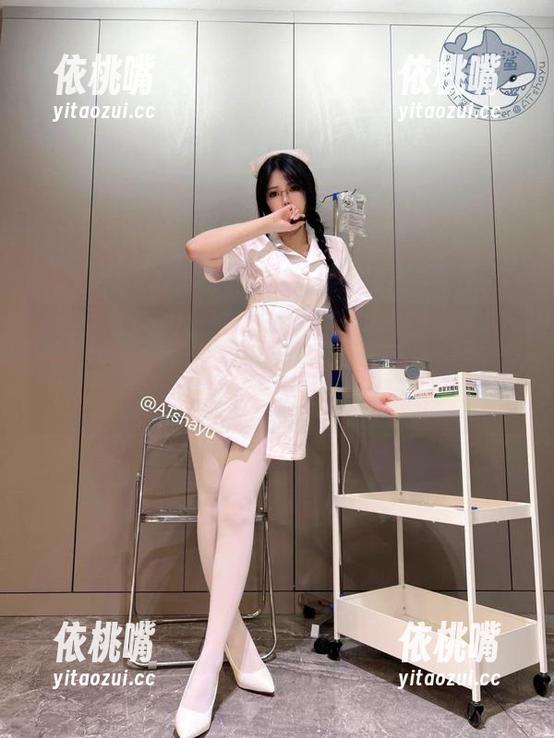 一旦迈入AT鲨的黑丝世界，这作品集就像是无声的邀请，让人不自觉想去探索更多。