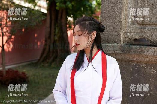 MiiTao蜜桃社-雪梨sherry MiiTao蜜桃社 - 看雪梨sherry在短裤里的私拍,图包里藏着这季的时髦密码。