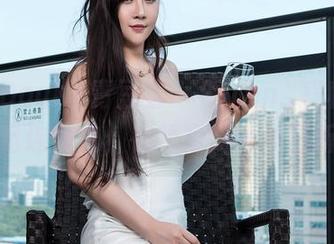 QingDouKe青豆客 – Kiren_程程程寻觅连体衣，在线写真一波三折
