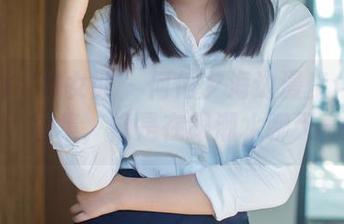 TuiGirl推女郎 – 何何夕海边漫步：最新图集，像是在跟潮水聊天