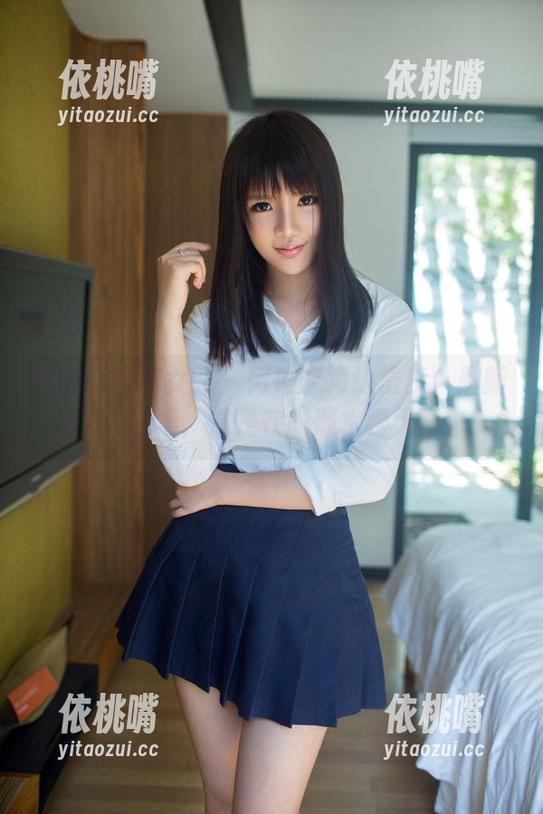 TuiGirl推女郎 - 何何夕海边漫步：最新图集，像是在跟潮水聊天