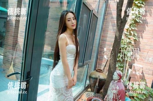 UGirls尤果网 - 高清图库里，黛蓓琪的制服比现实还罪没