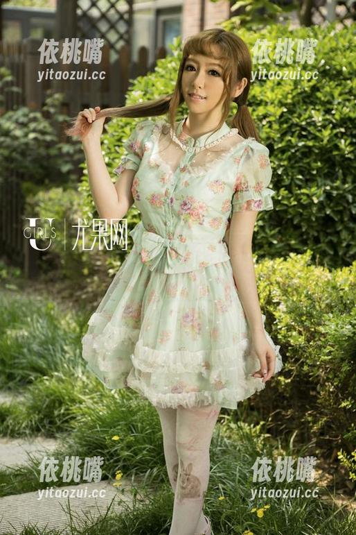 UGirls尤果网 - 听说齐贝贝的户外写真原图资源让小伙伴们嗨得飞起！