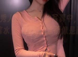 Xiuren秀人网 – 定制的写真中，Milk大萌在死库水里，波动的水面像是藏着心事。