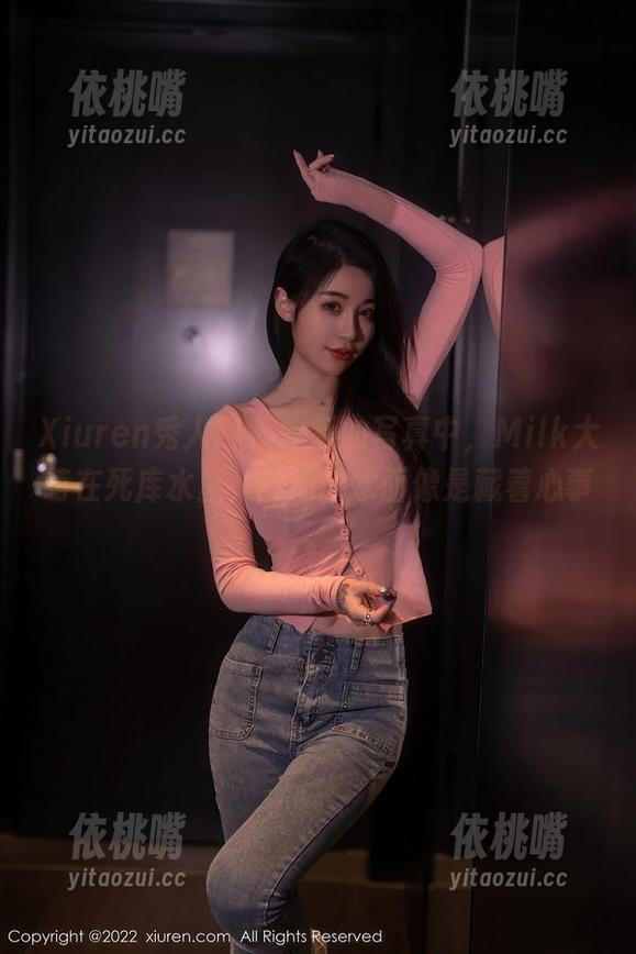 Xiuren秀人网-Milk大萌 Xiuren秀人网 - 定制的写真中,Milk大萌在死库水里,波动的水面像是藏着心事。