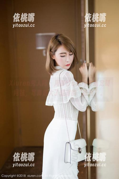 Xiuren秀人网-周慕汐baby Xiuren秀人网 - 周慕汐baby专属定制网袜,写真放大了腿部的“锋利”。