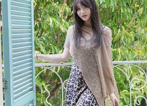 Xiuren秀人网 – 美丽畅游：拍黄瓜girl在泳池里的疯狂写真，水面下的瞬息万变
