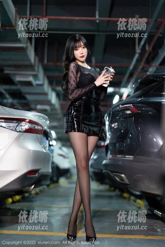 Xiuren秀人网-白兔西希 Xiuren秀人网 - 图片中的白兔西希,空姐造型令人惊喜——全套一睹瞩目