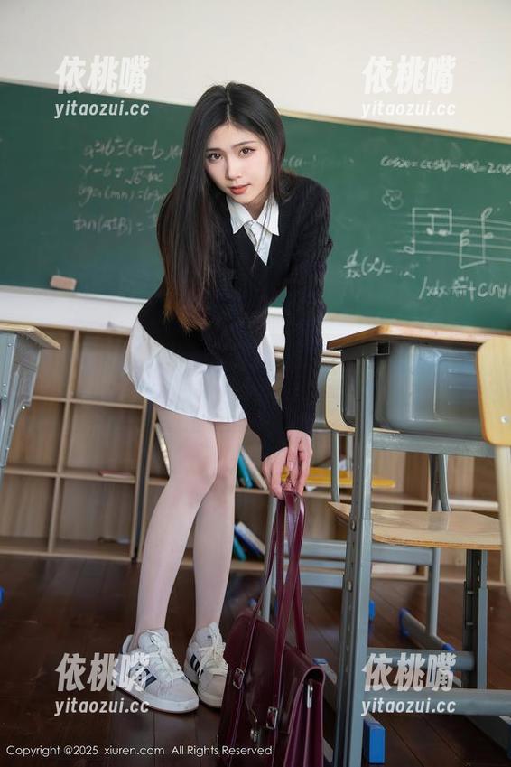 Xiuren秀人网-豆瓣酱 Xiuren秀人网 - 豆瓣酱的比基尼更新了,原图里的她好像又变得不一样。
