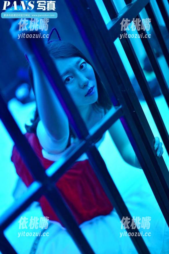 pans-小倩 pans - 小倩的比基尼写真,分享的不止是身材,还有点小撩。