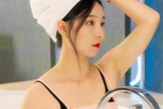 丽柜 – 图册：陈思伊用她的秘书装扮，挑战着我的想象底线。