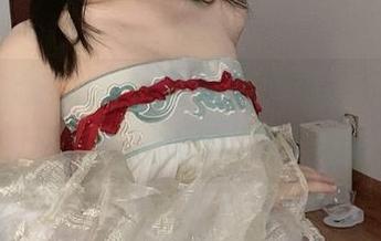 倦倦喵的作品，透明得直击灵魂，分享这让人感到无所适从的状态。