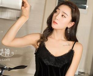 克拉女神 – 把目光停留在孟君的JK上，原图的色调真打动了我呢。