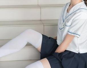 兔玩映画精选：这组白衣少女套图，真有种脱离现实的感觉。