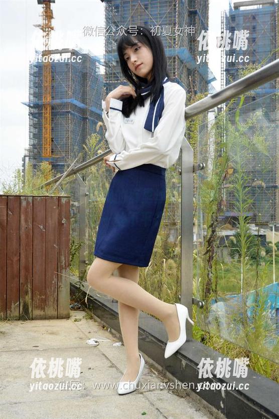 初夏女神-安妮 初夏女神 - 安妮的裤里丝照片合集,普通中透着一丝不平凡的趣味。