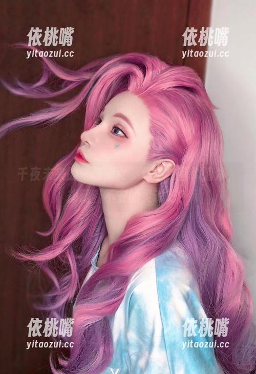 千夜未来 千夜未来的“修道女”作品,看似清净,却藏着不安的灵魂吧?