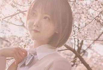最新图册，看名濑弥七穿水手服散步，路人都在偷瞄！