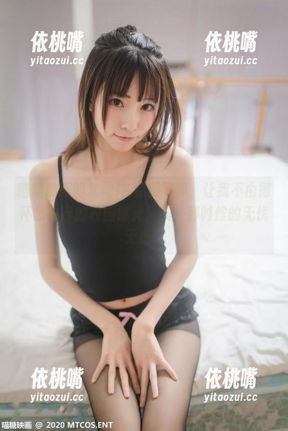 喵糖映画的灰裙JK制服写真，让我不由得怀念自己的校园时光，噢，那时候的无忧无虑…