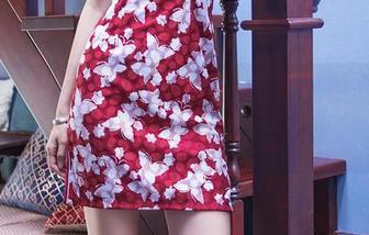 头条女神 – 娜露校服美图合集，带你领略校园的另类风景。