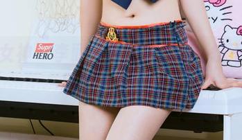头条女神 – 李丽莎的户外美图，怪不得连风都舍不得走。