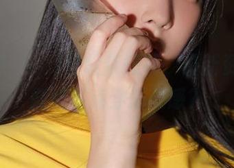 姜仁卿(강인경)轻松穿短裤，最新资源能不能给我点穿搭灵感？