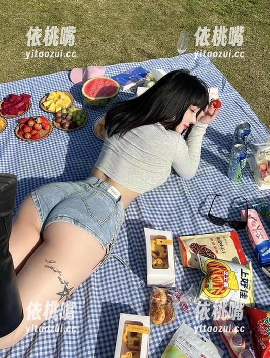宋昱欣 微密圈 - 宋昱欣:高清美腿大图册,快来见证这双腿的优雅力量!
