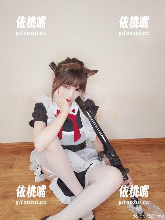 小仓千代w 看小仓千代w在海边的图片,整个画面都在默默诉说“别让我晒黑”。