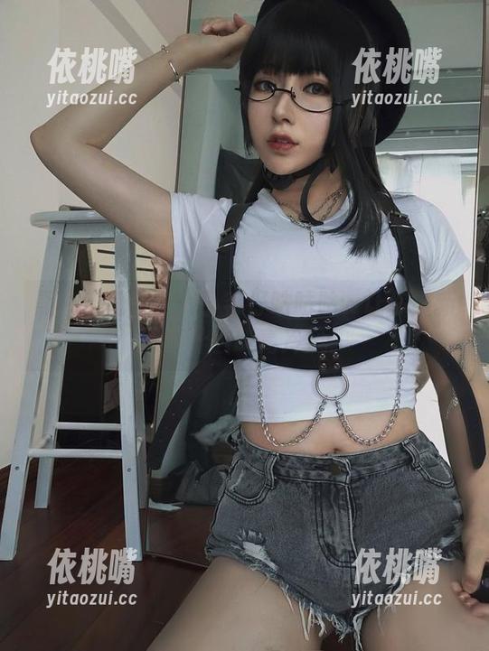 小容仔咕咕咕w 黑白逆兔图包:小容仔咕咕咕w让你重新思考什么叫高冷风。
