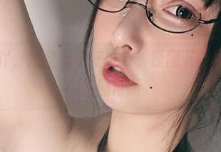 小泉学姐吖，浴室是个好地方，原图下载时别忘了我的期待啊