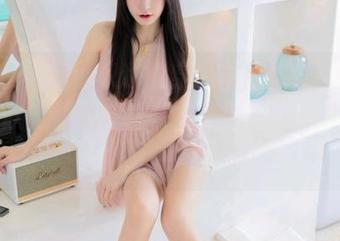 尤蜜荟 – 门外汉也能穿出时尚感？Lucky沈欢欣的礼服套图来次下载，教你“傻”出风采。
