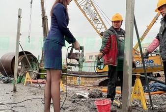 微密圈 – 就是阿朱啊撩水技能满分，高清泳池照，意外好看。
