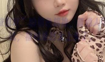 “是依酱吖”的黑色旗袍，普通人可别尝试，福利果然太上头了。