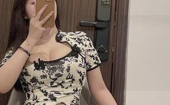 微密圈 – 瞥了一眼是可馨耶的JK作品，内心不禁感慨：要是我能有半分这样的气质就好了。