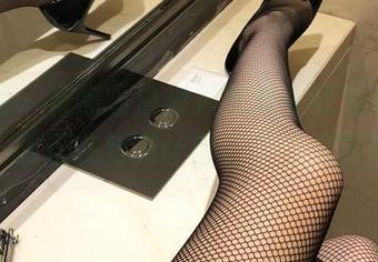 微密圈 – 有你喵白衬衫图集在线发布，看吧，我正在努力让自己不心乱如麻！