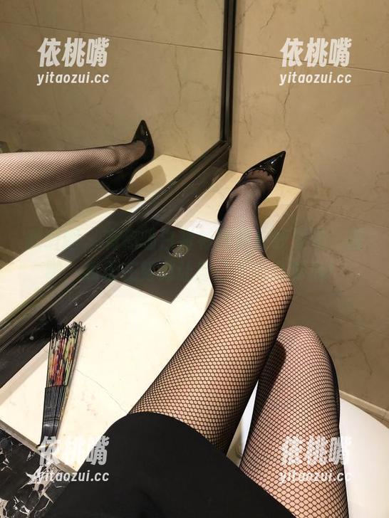 有你喵 微密圈 - 有你喵白衬衫图集在线发布,看吧,我正在努力让自己不心乱如麻!