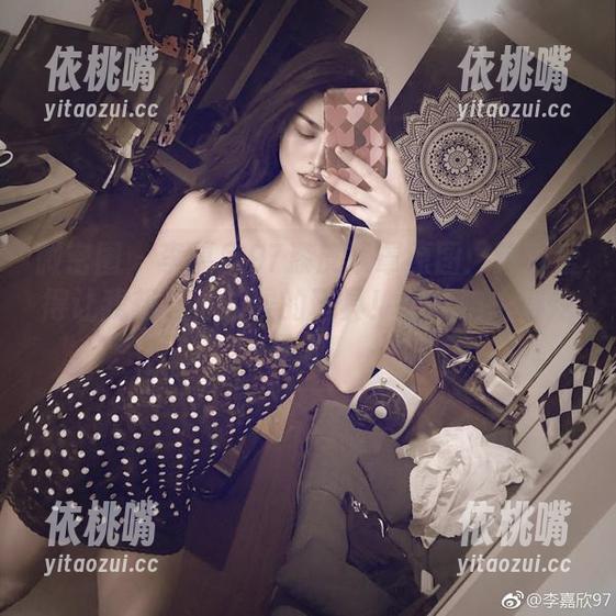 李嘉欣97 微密圈 - 李嘉欣97漆皮罩罩原图:这可爱得让我想起小时候的玩具!图集咱也得炫耀之!