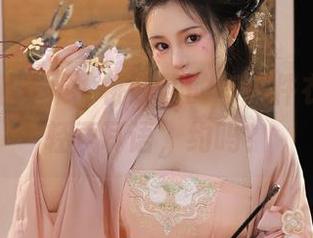私房汉服合集，桃暖酱的每一件衣服都在轻声耳语，约吗？