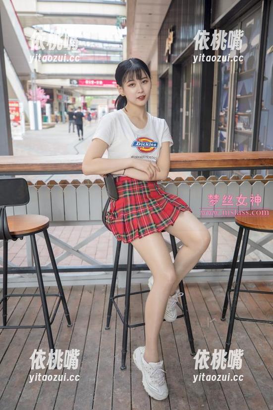 梦丝女神-张馨 梦丝女神 - 张馨的JK蓝合集–这回没改颜色,你信吗?