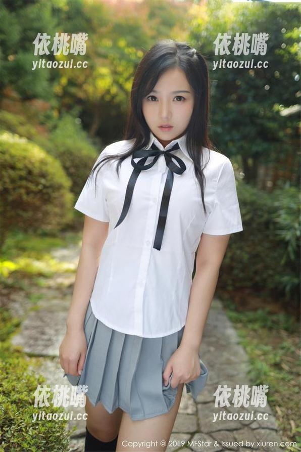 模范学院 - 私拍生活的小秘密，郑颖姗就爱这样穿白衬衫！