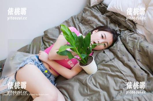 波萝社-柳侑绮 波萝社 - 看柳侑绮的黑白在线写真,默默悄悄许愿:希望我的生活也请来点色彩!