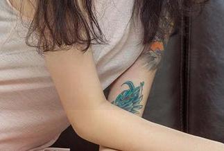 爱尤物 – 娜依灵儿泳池美图，看水与自然的亲密接触