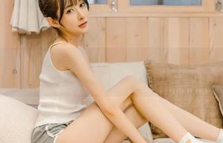 这人也太会挑了，王羽杉的蕾丝连体比基尼，原图比背景都抢眼，图片里却难以还原！
