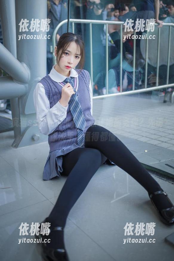 疯猫ss 疯猫ss的私房女仆,想让她服务你?先请你洗手…懂得都懂。