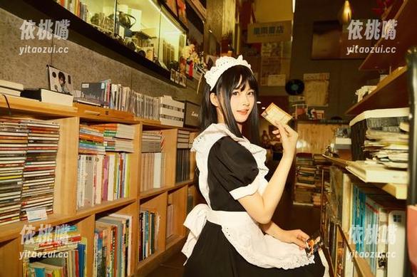 白莉爱吃巧克力 纸箱装不下的白莉爱吃巧克力:溜进纯白图集里,脑袋出局了。