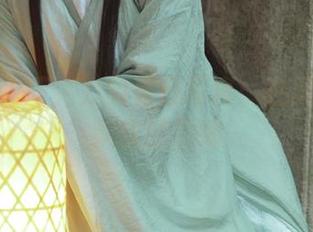 白莉爱吃巧克力的夏日写真：在风中找寻飘散的思绪