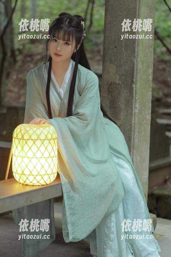 白莉爱吃巧克力 白莉爱吃巧克力的夏日写真:在风中找寻飘散的思绪