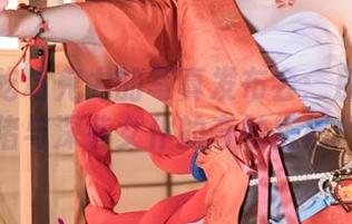 白莉爱吃巧克力的写真发布会：那只原理猪与深巷女仆的奇妙搭档！