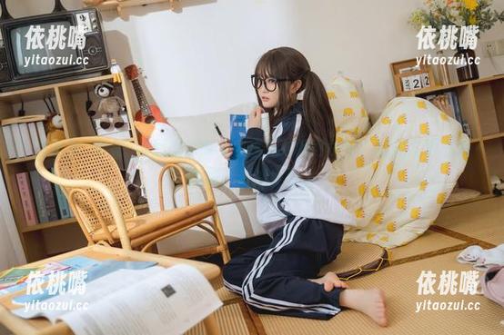 神沢永莉 精选神沢永莉–体操服的故事包含无数的可能性,就像文学里的隐喻,没法捉摸。