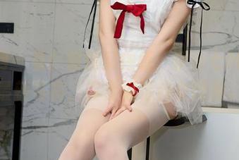 秀人网 – 看！惊悚又性感，伊小七MoMo最新写真，完全颠覆修女印象。