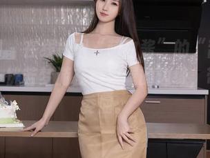 秀人网 – 在线抓取“萌白酱”的“甜心”照片，恍若梦游在糖果屋的边缘，带点小委屈。